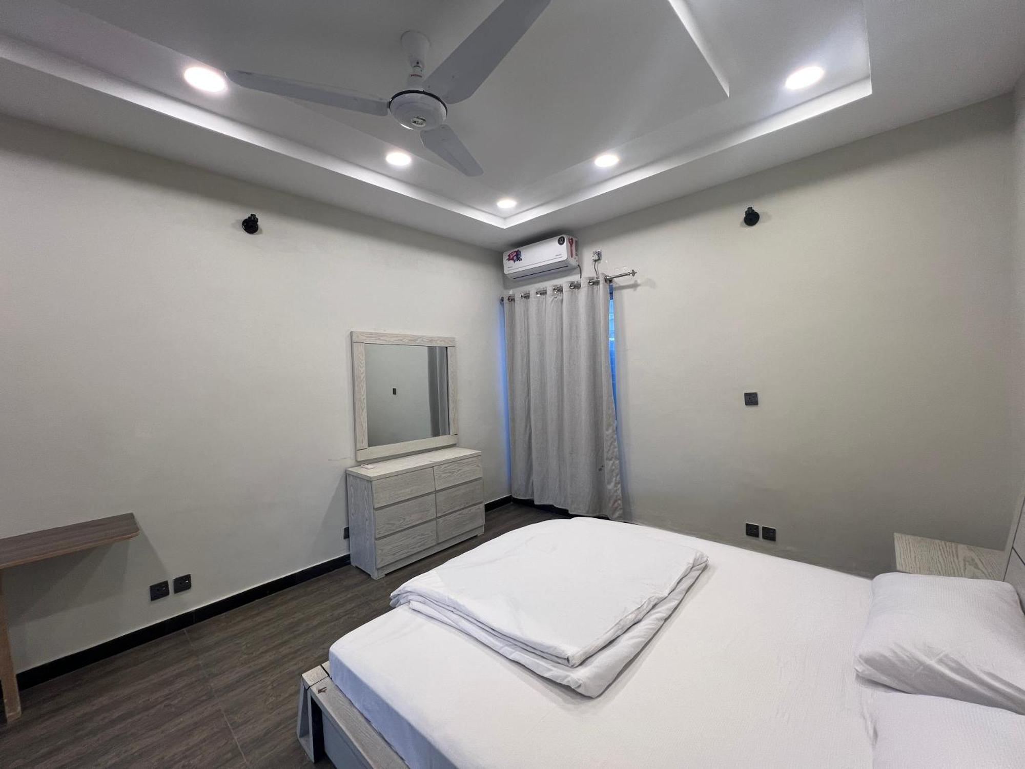 Deluxe King Room In Silverscape Residence Rawalpindi Exteriör bild