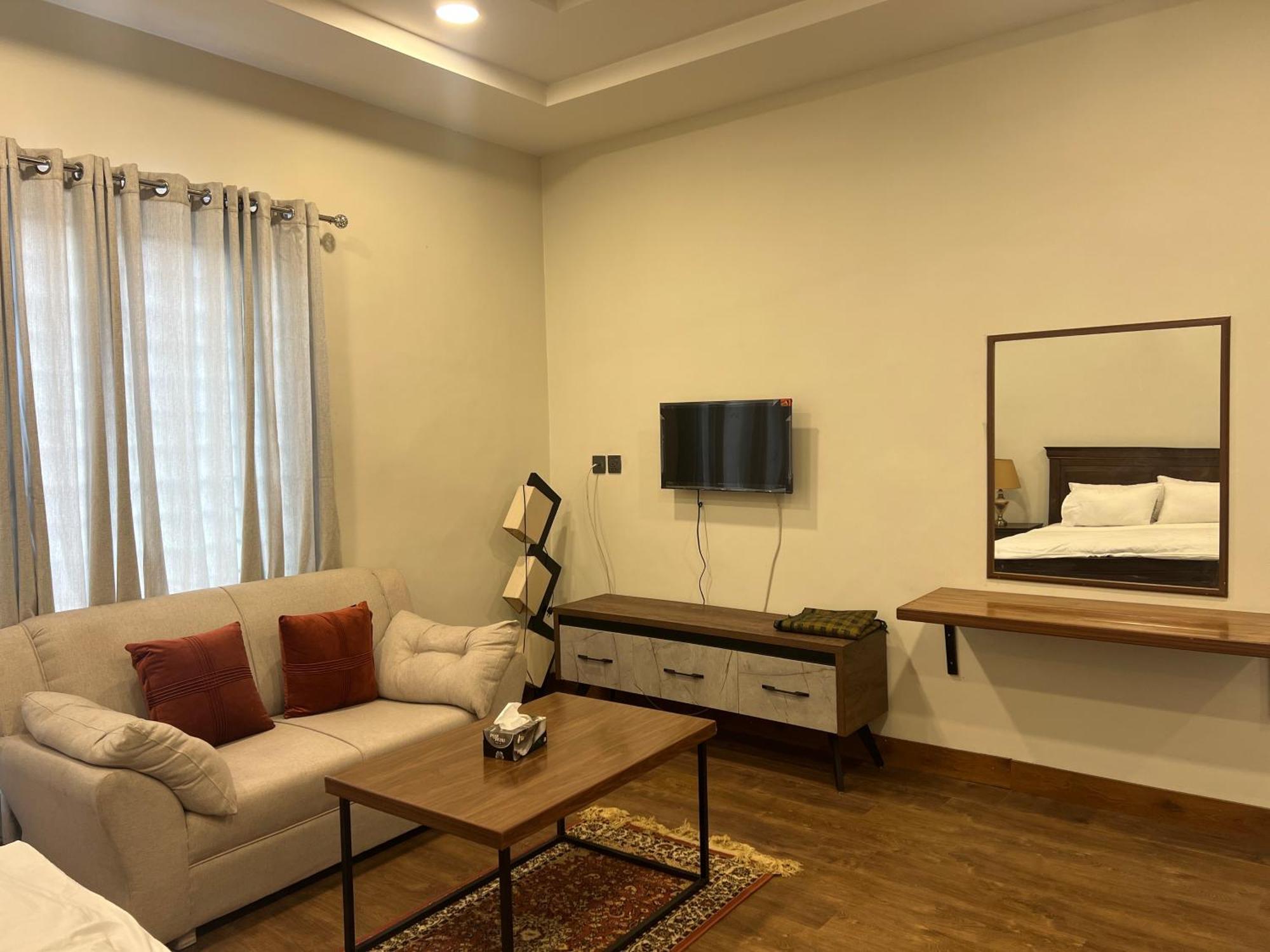 Deluxe King Room In Silverscape Residence Rawalpindi Exteriör bild