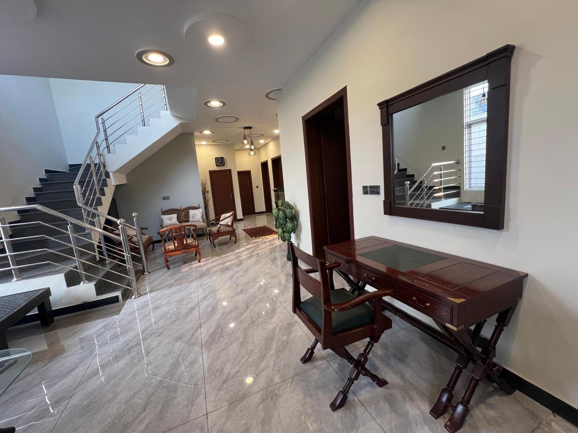 Deluxe King Room In Silverscape Residence Rawalpindi Exteriör bild