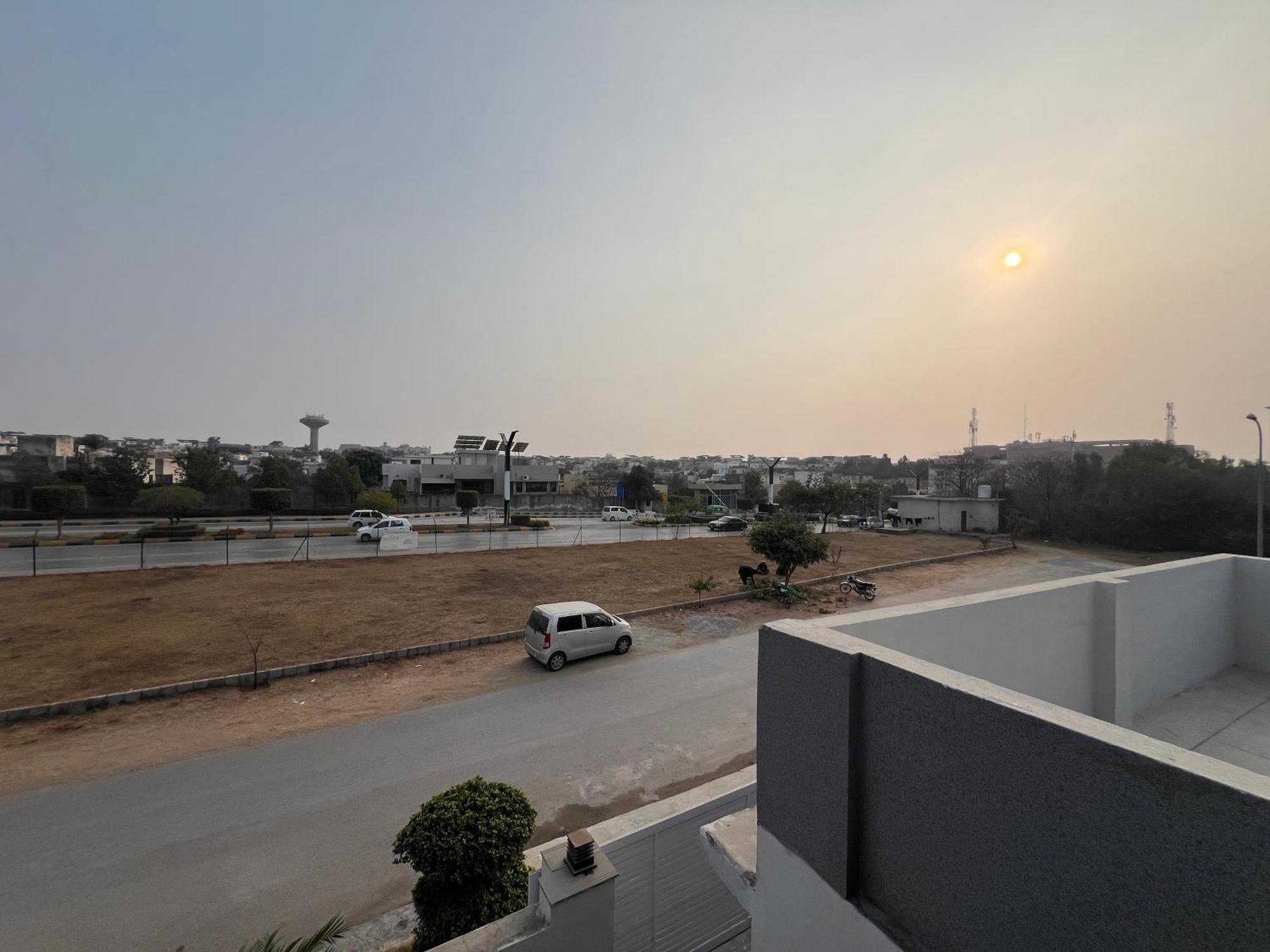 Deluxe King Room In Silverscape Residence Rawalpindi Exteriör bild