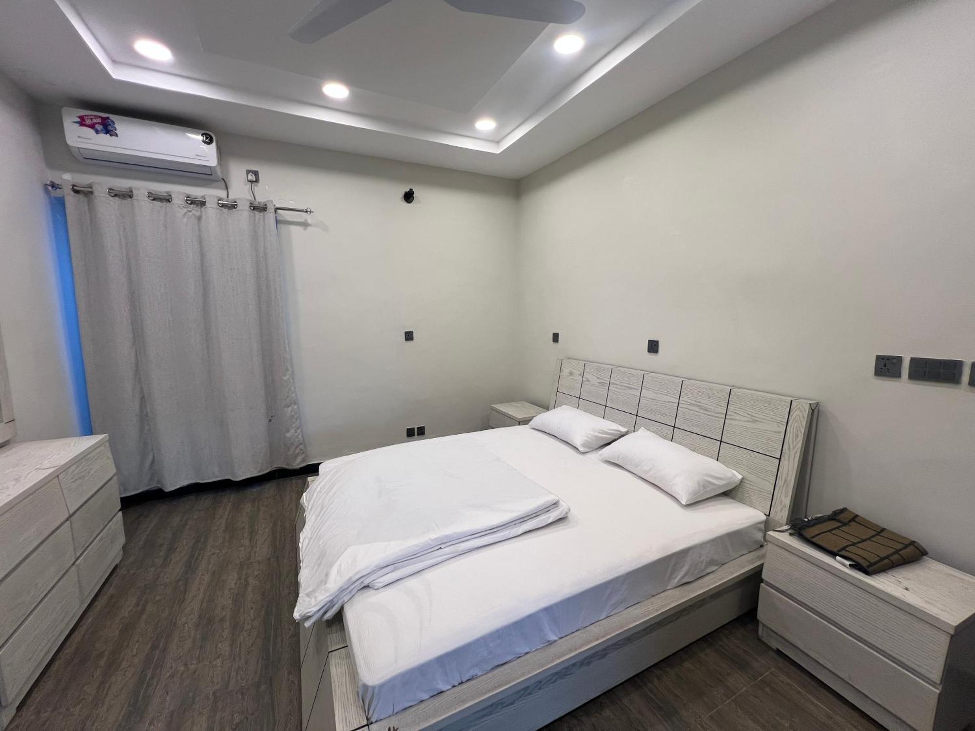 Deluxe King Room In Silverscape Residence Rawalpindi Exteriör bild