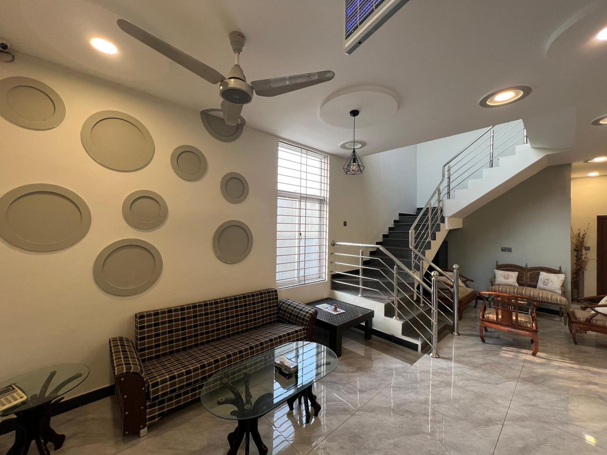 Deluxe King Room In Silverscape Residence Rawalpindi Exteriör bild
