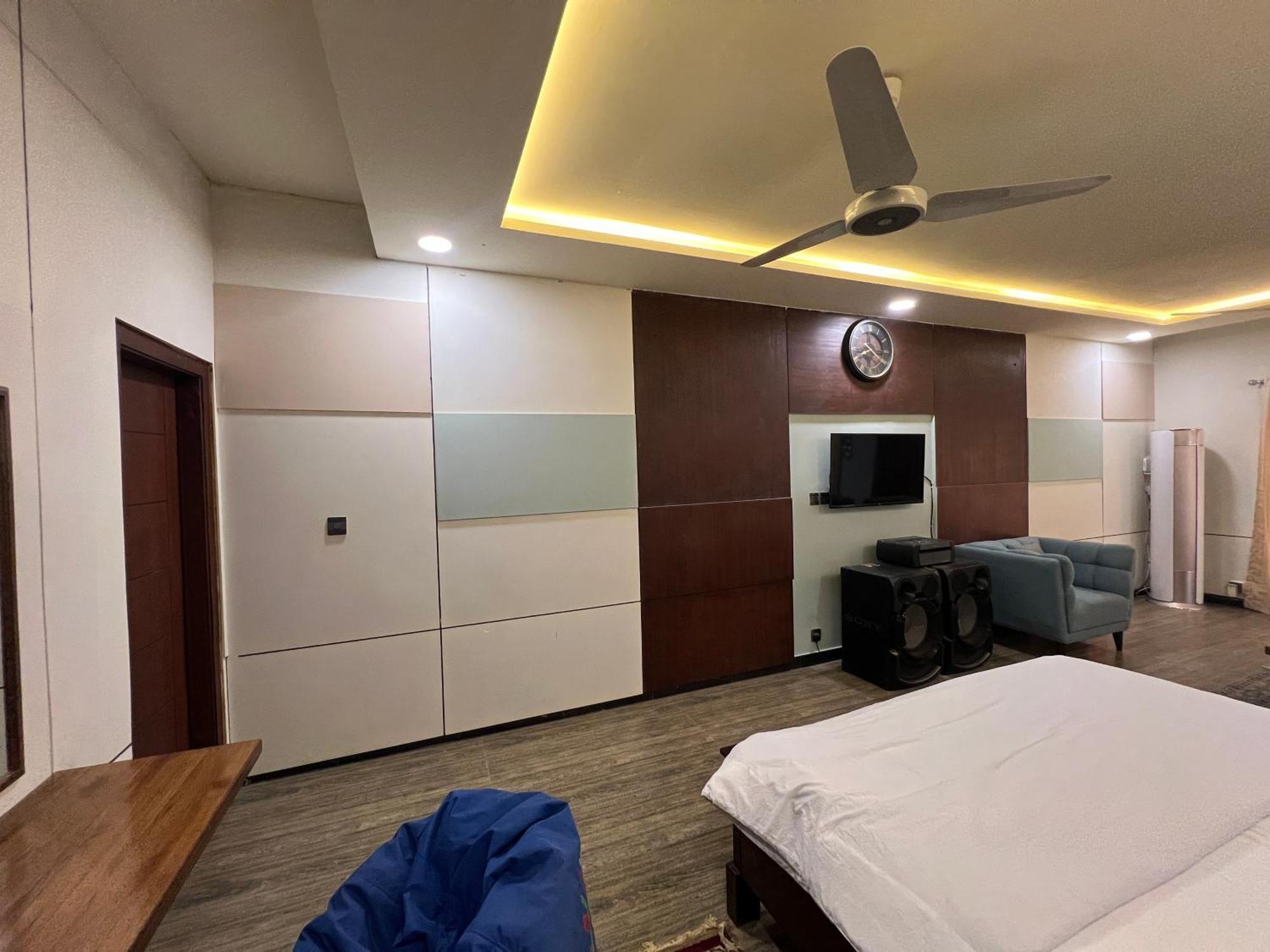 Deluxe King Room In Silverscape Residence Rawalpindi Exteriör bild