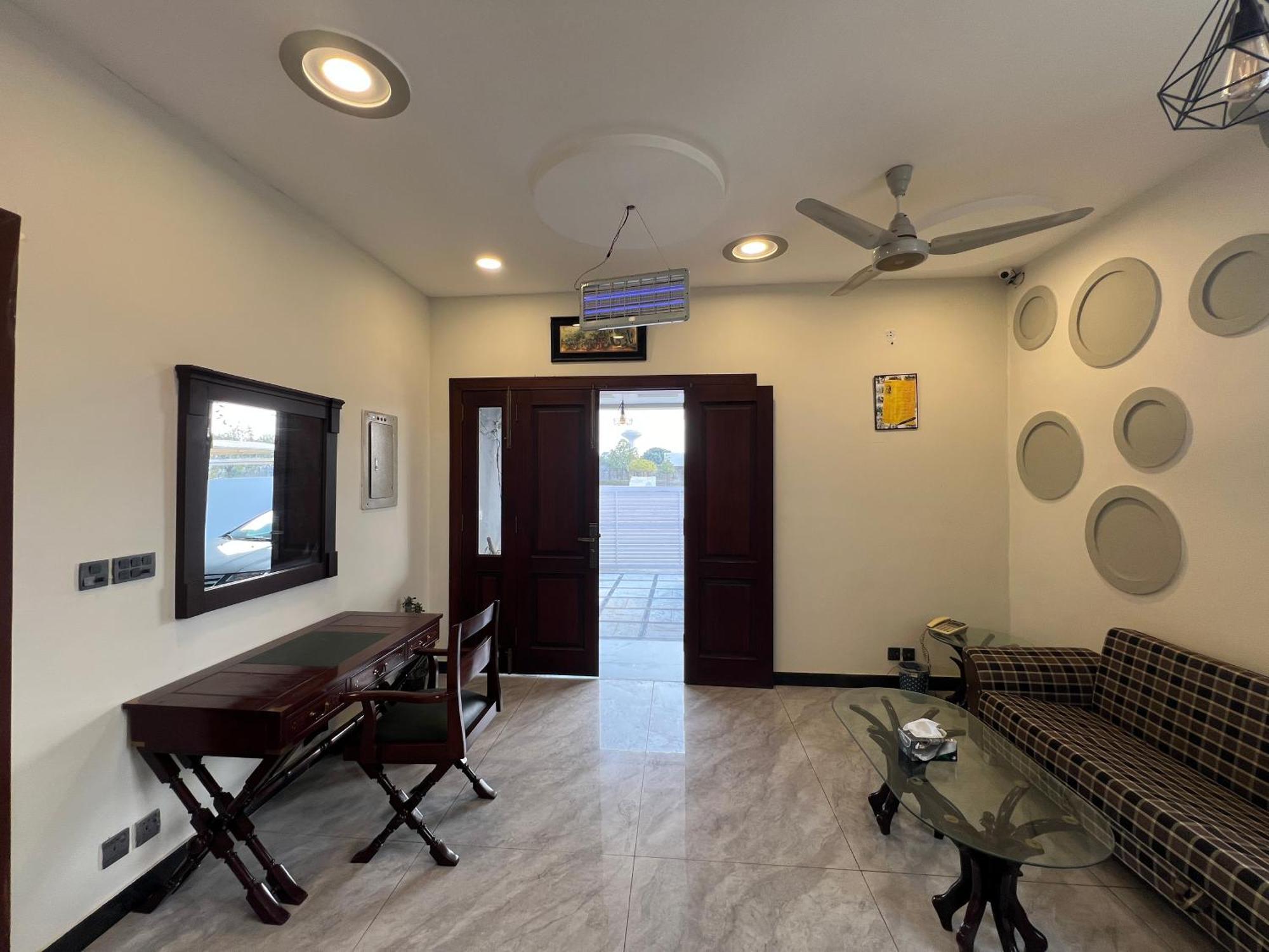Deluxe King Room In Silverscape Residence Rawalpindi Exteriör bild