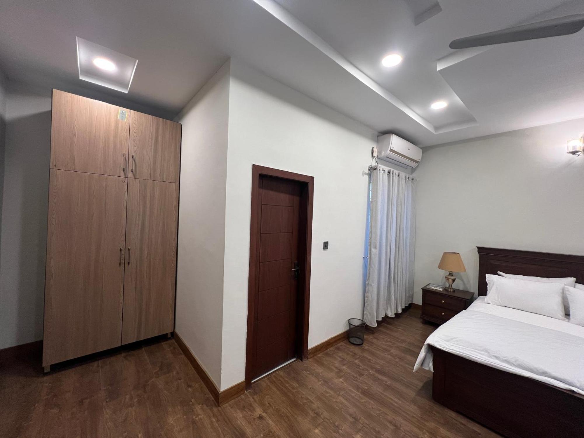 Deluxe King Room In Silverscape Residence Rawalpindi Exteriör bild