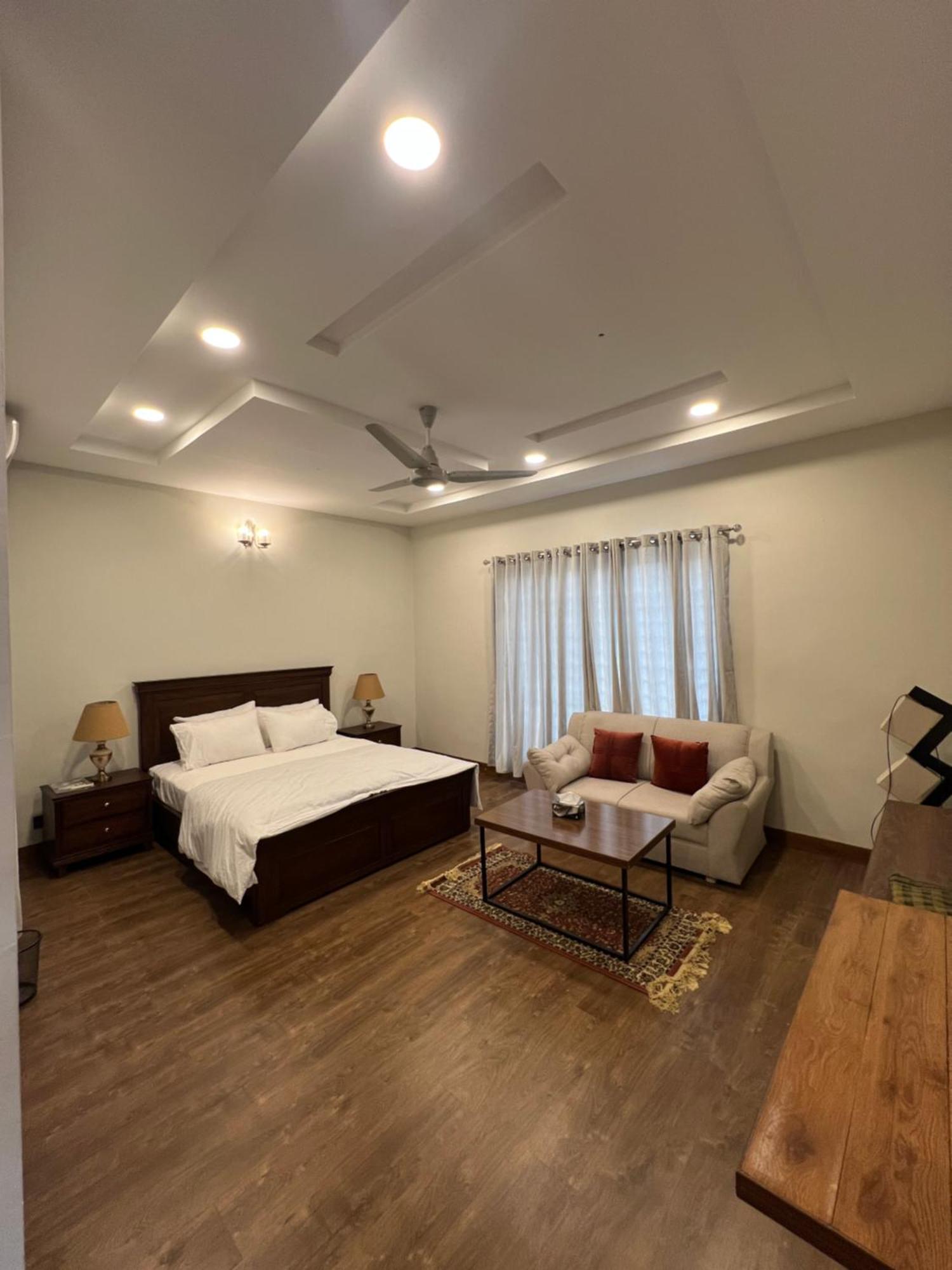 Deluxe King Room In Silverscape Residence Rawalpindi Exteriör bild